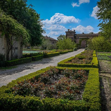 Antica Corte Pallavicina Relais Guest House Polesine Parmense Exterior photo