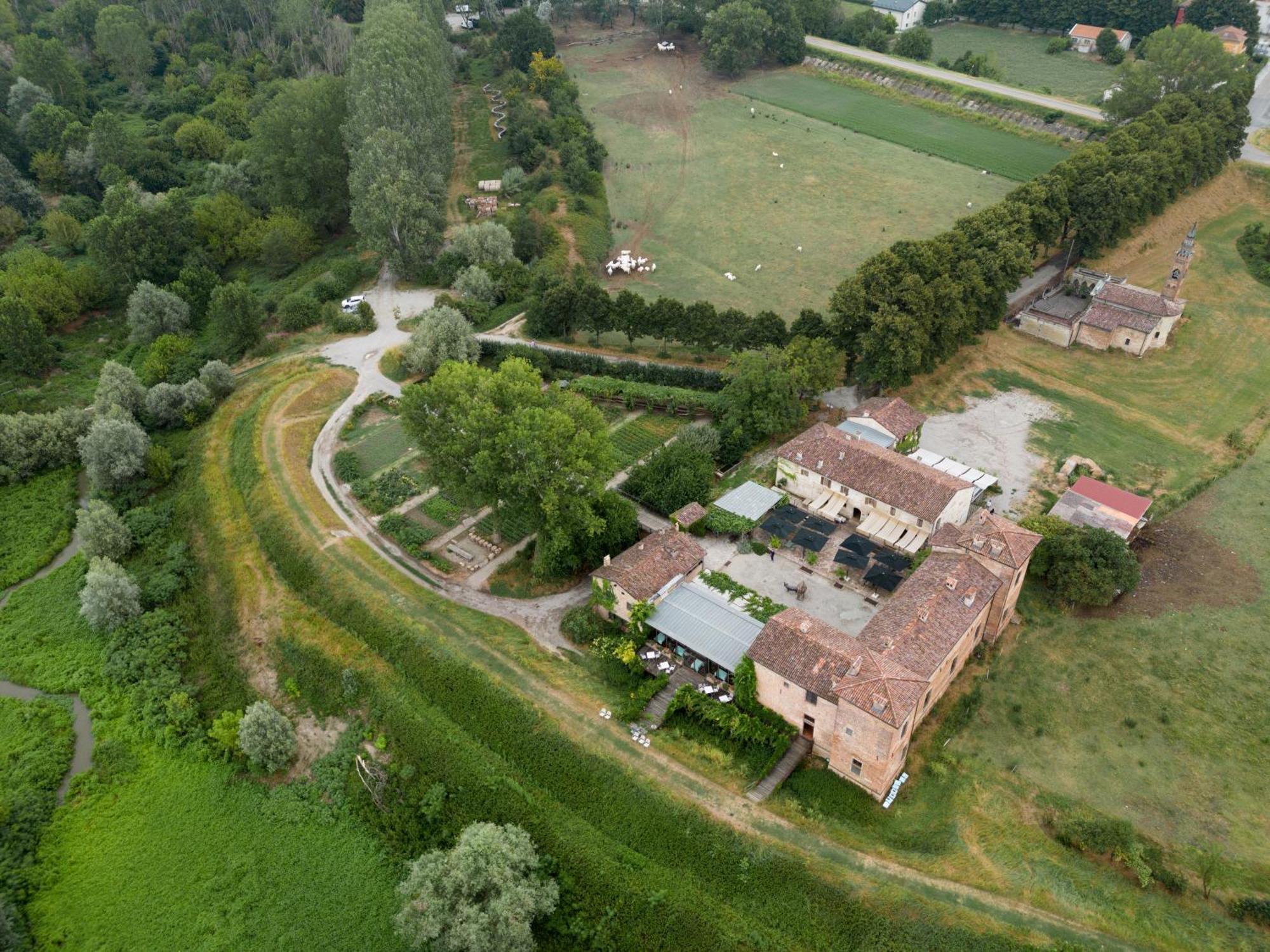 Antica Corte Pallavicina Relais Guest House Polesine Parmense Exterior photo