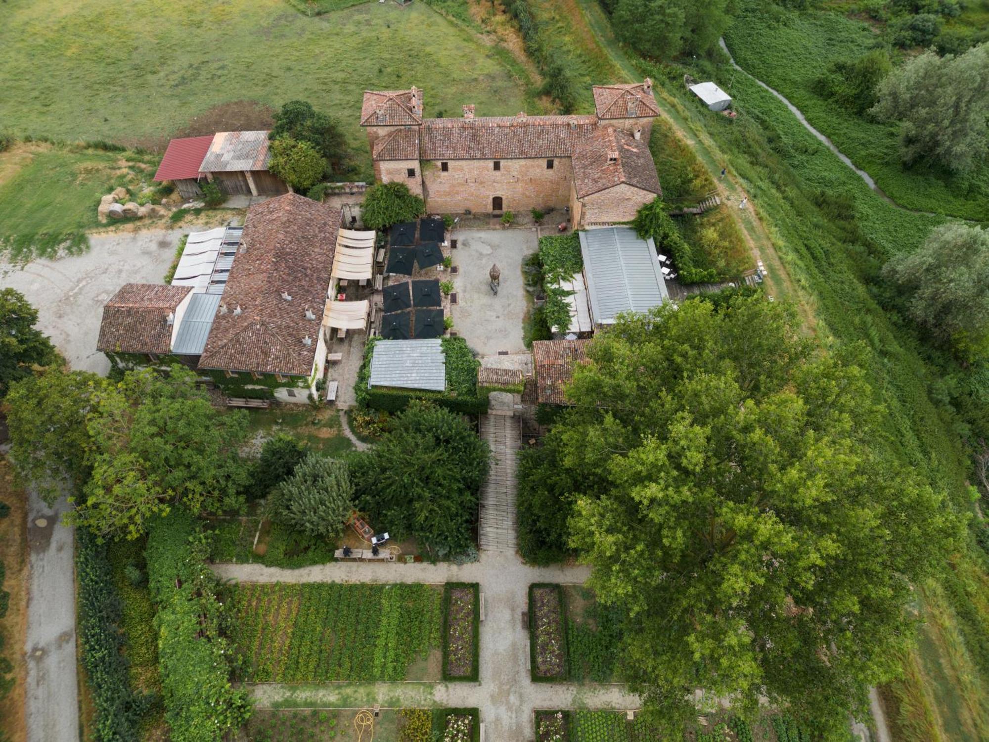 Antica Corte Pallavicina Relais Polesine Parmense Exterior photo