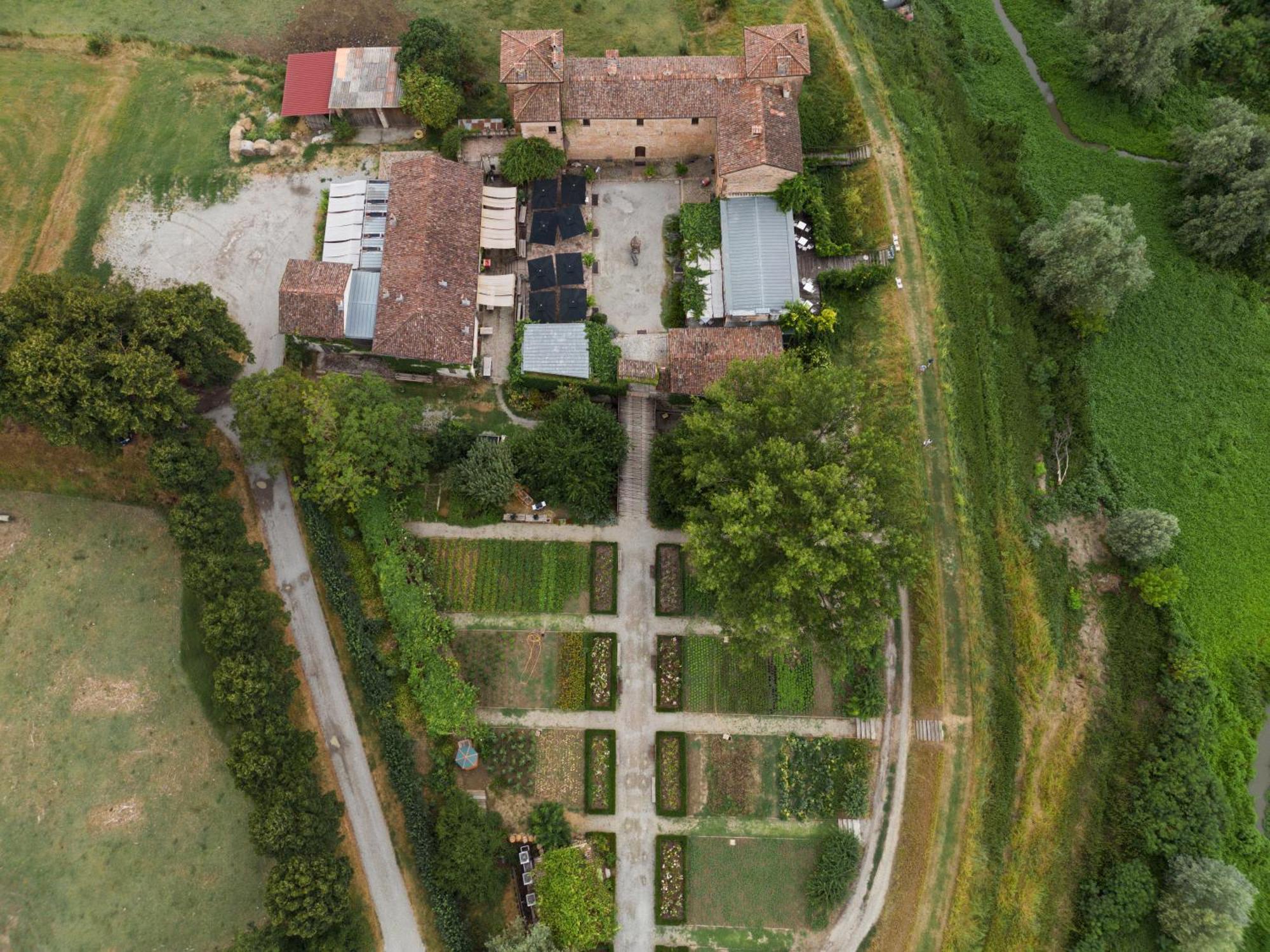 Antica Corte Pallavicina Relais Polesine Parmense Exterior photo