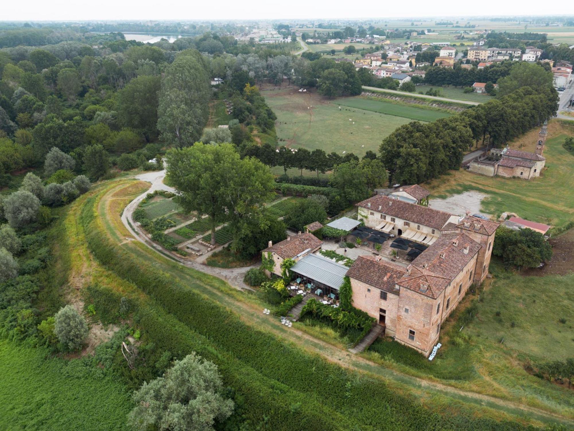 Antica Corte Pallavicina Relais Guest House Polesine Parmense Exterior photo