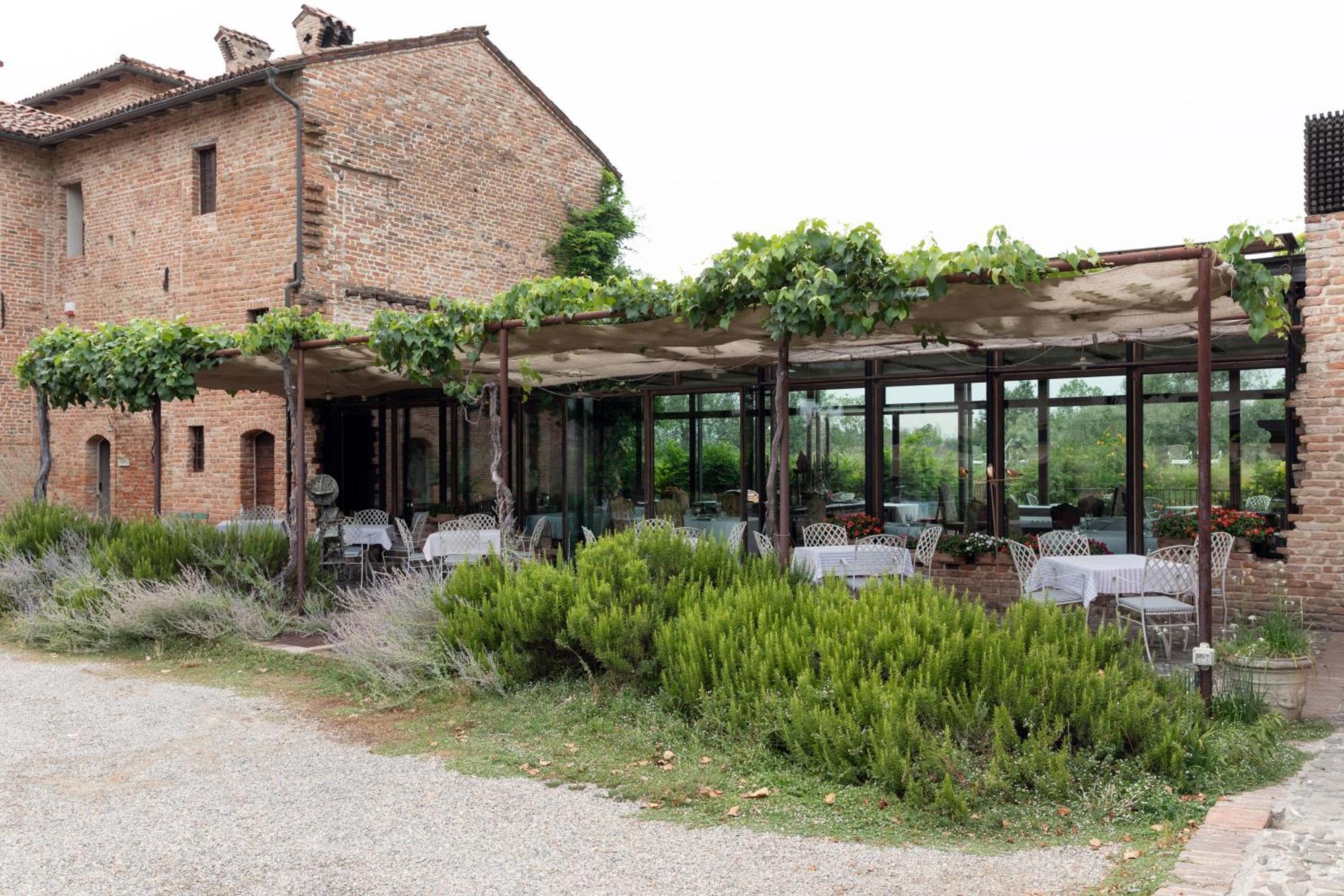 Antica Corte Pallavicina Relais Polesine Parmense Exterior photo