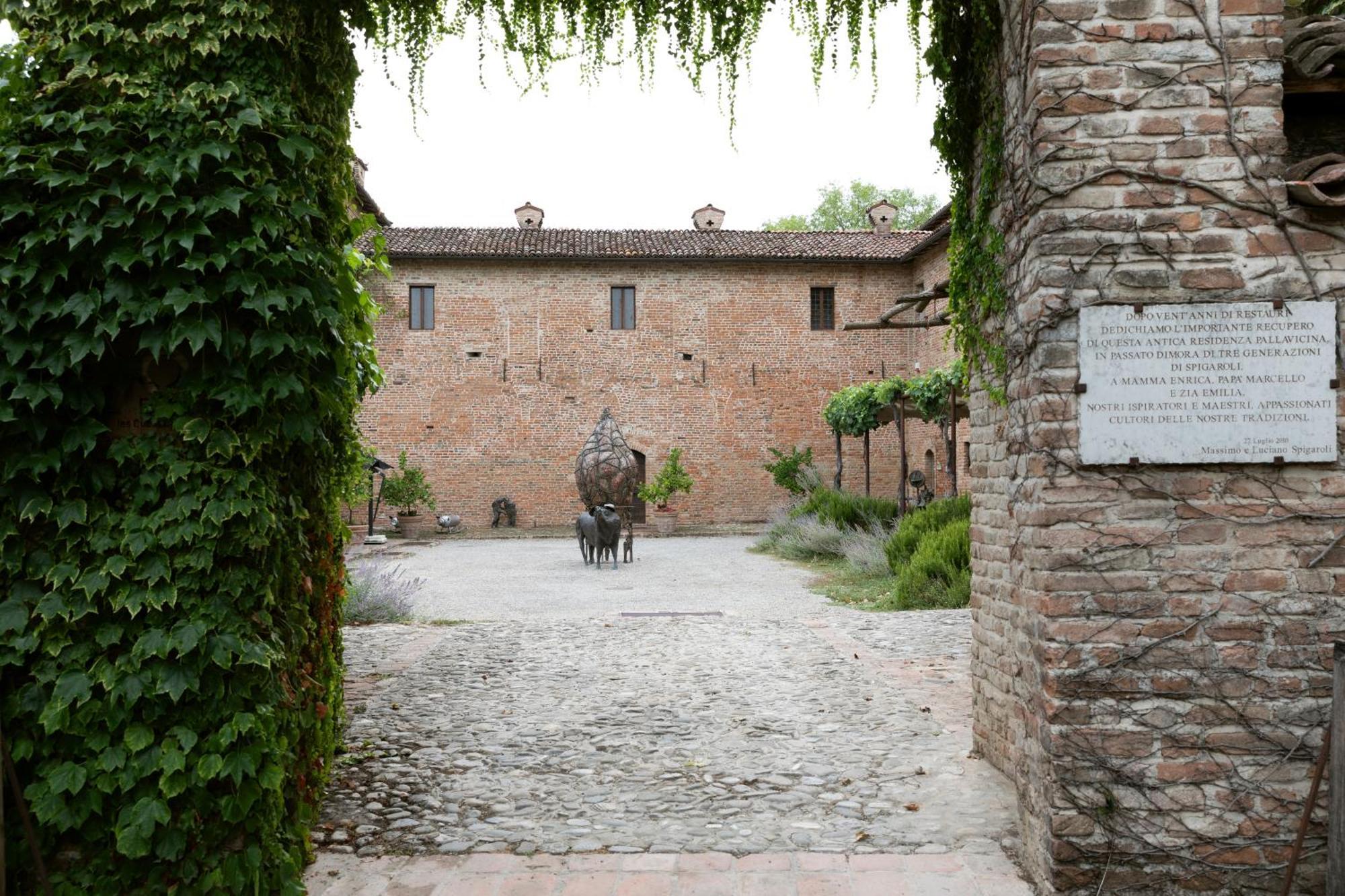 Antica Corte Pallavicina Relais Guest House Polesine Parmense Exterior photo