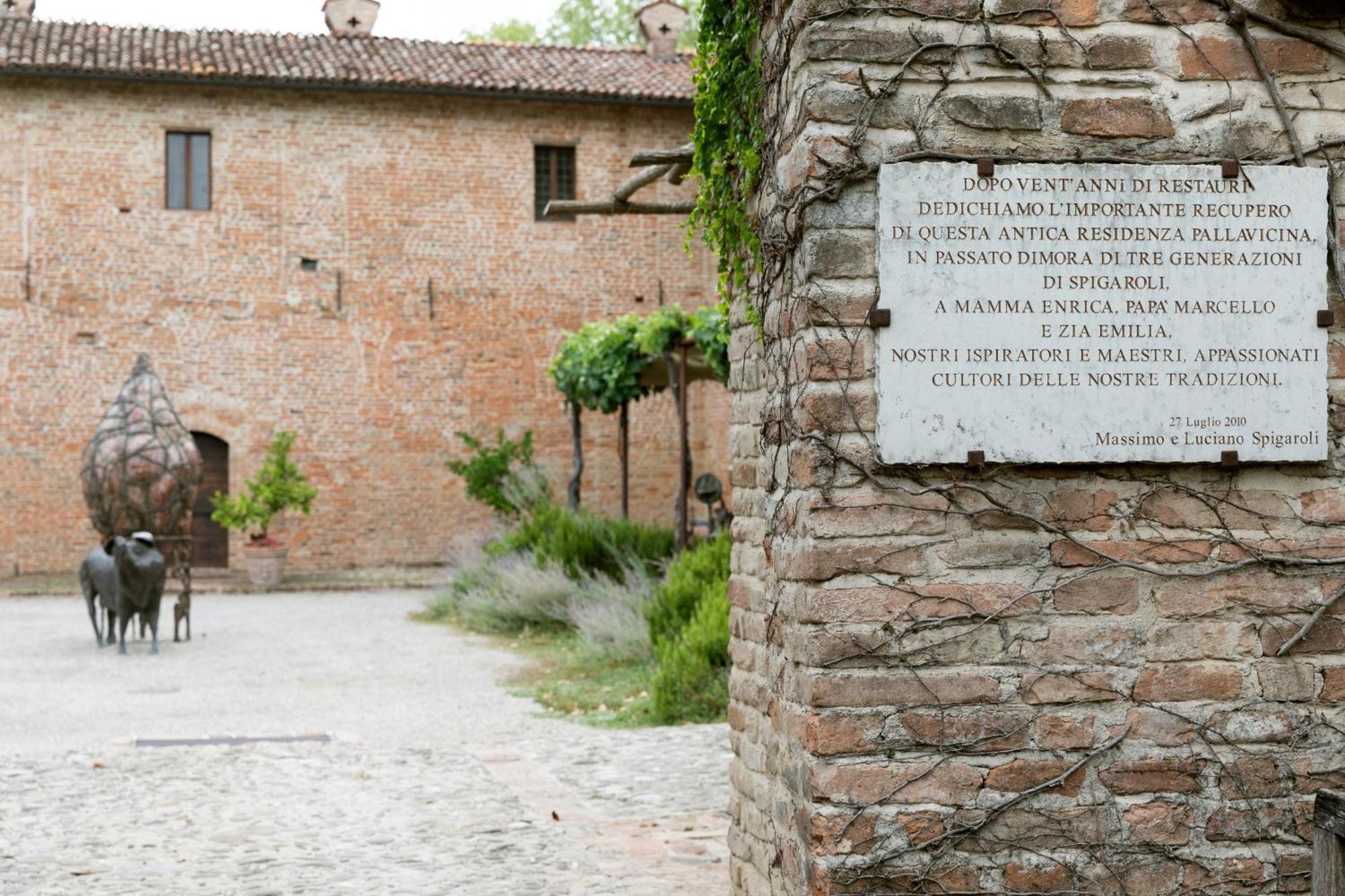 Antica Corte Pallavicina Relais Guest House Polesine Parmense Exterior photo