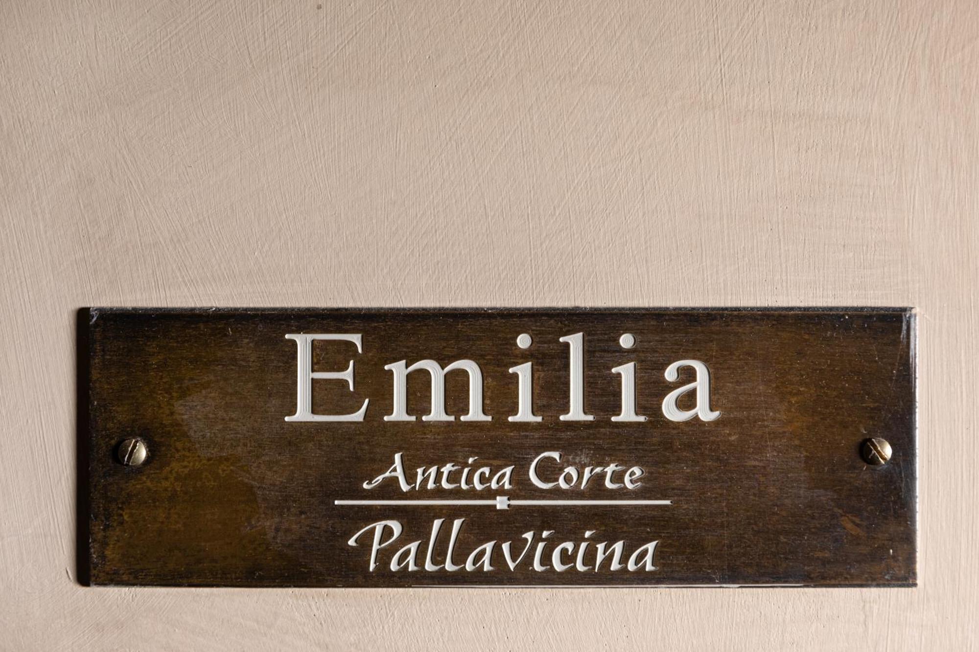 Antica Corte Pallavicina Relais Polesine Parmense Exterior photo