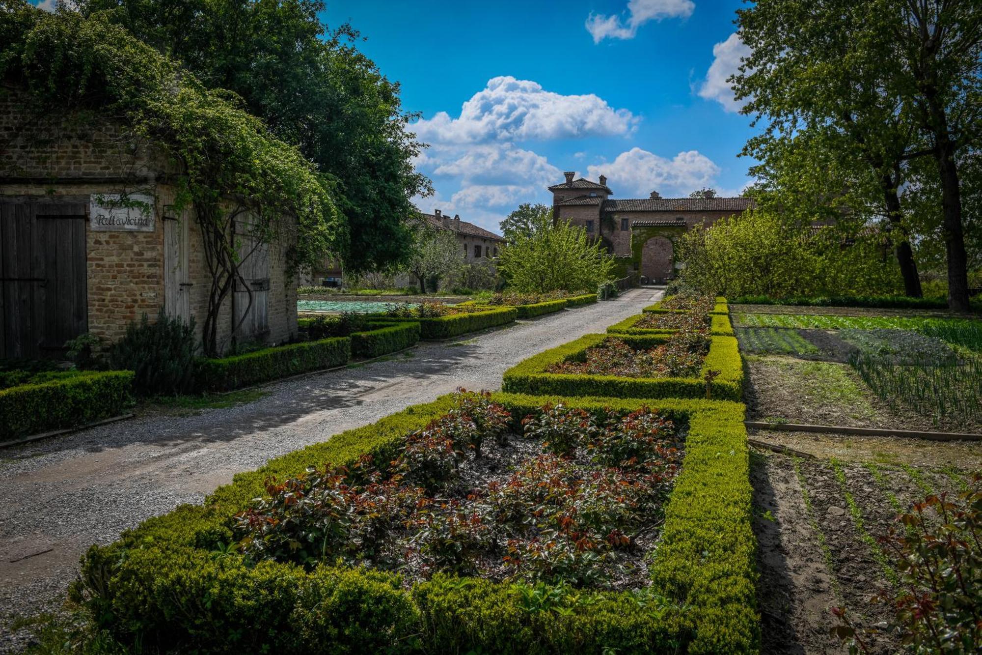 Antica Corte Pallavicina Relais Guest House Polesine Parmense Exterior photo